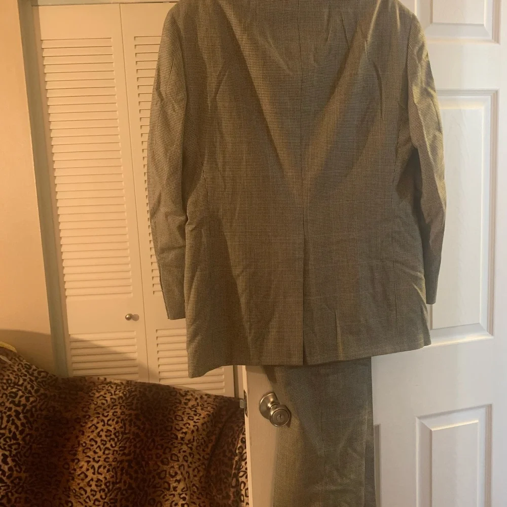 TOMMY HILFIGER PLAID SUIT. - Picture 2 of 11